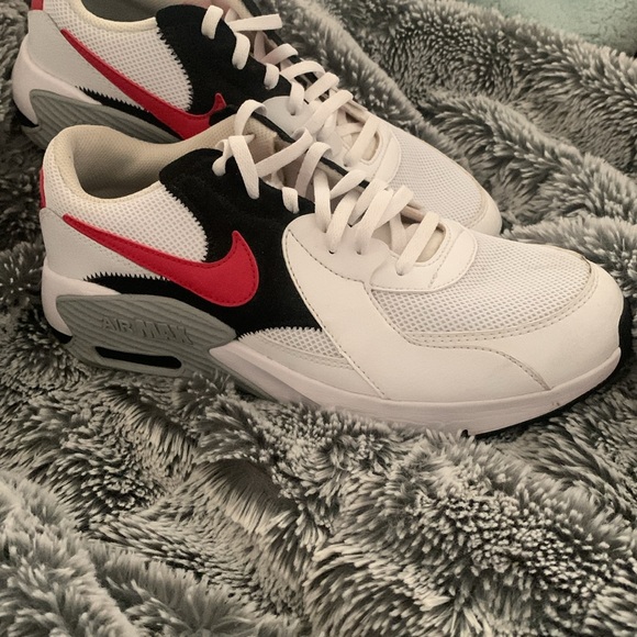 NiKE AiR MAX M6.5/W8.5
White University Red (GS) - Picture 3 of 4